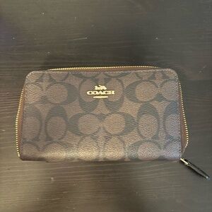 Coach Zipper Wallet